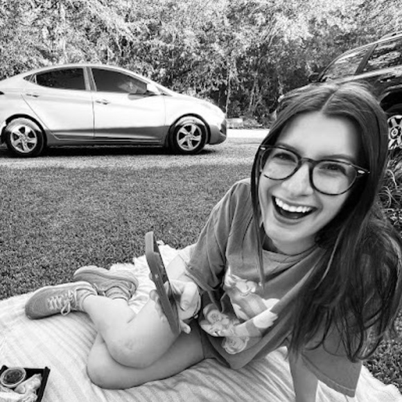 Meet your Posher, Cali - Picture 1 of 1